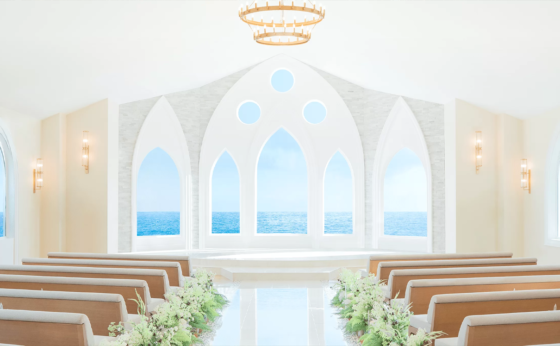 海が見える白いチャペル