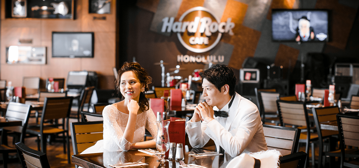 パブと新郎新婦