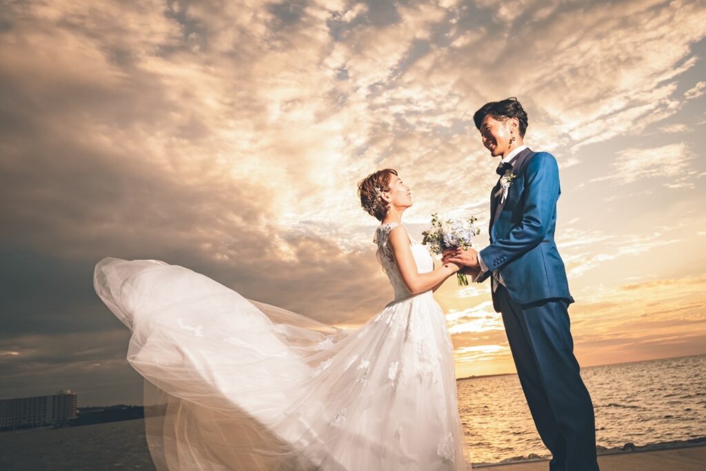 夕日の中のカップル