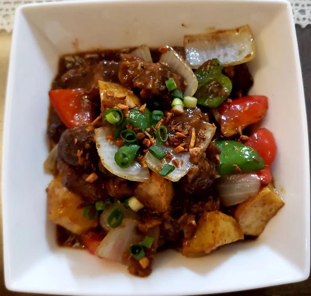 オアフ島の人気店Elena's Restaurantのポークアドボ