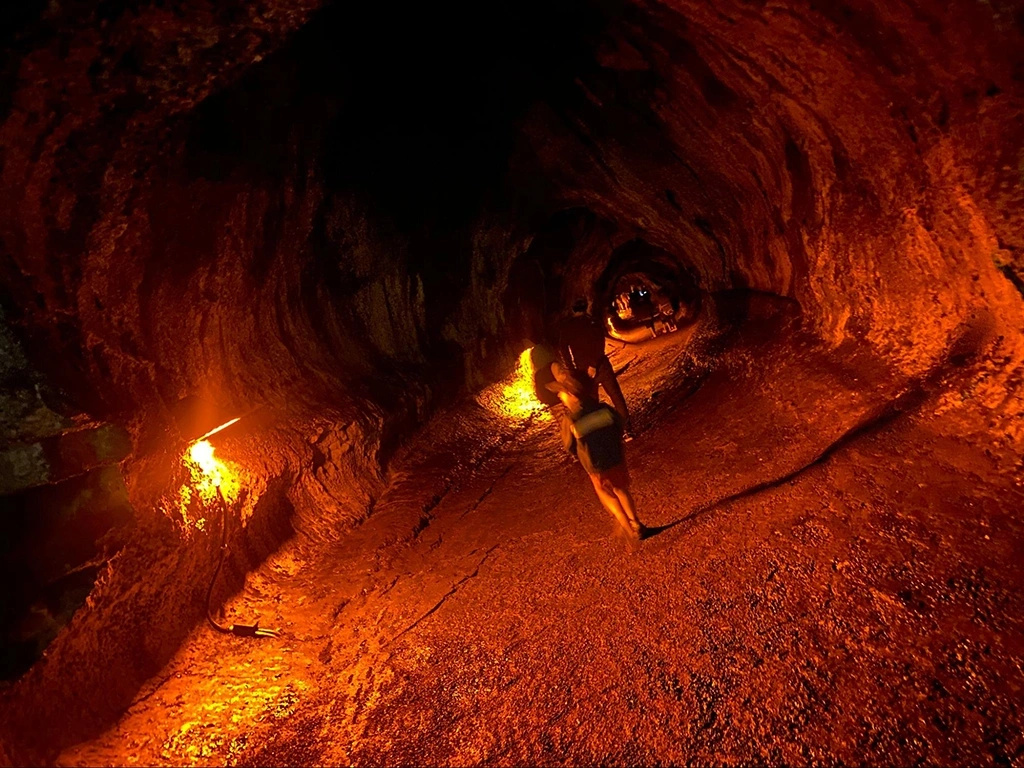 「キラウエア(Kilauea)火山」のラバチューブ(Lava Tube)