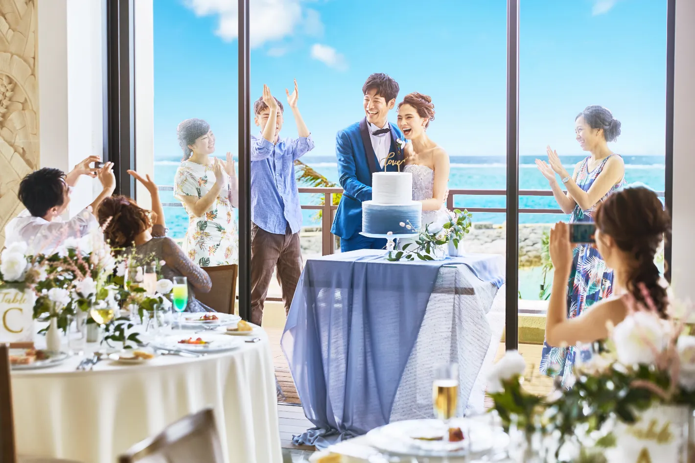 banquet02 海を望む会場でのケーキカット