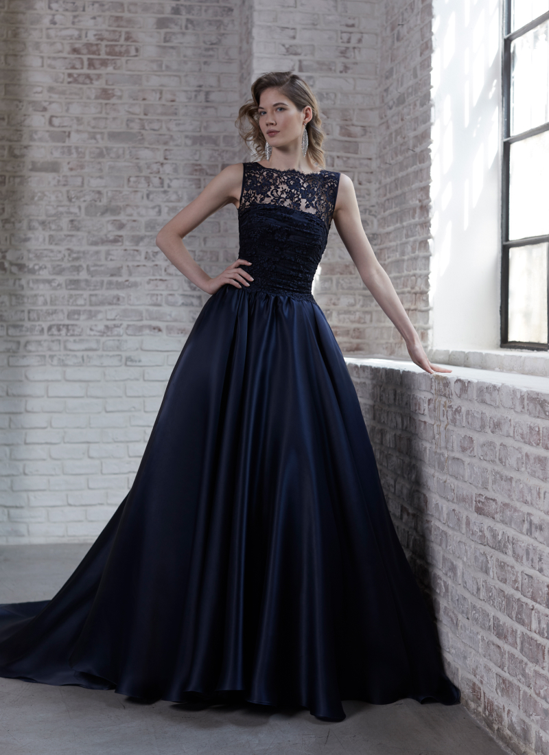 COLOR DRESS